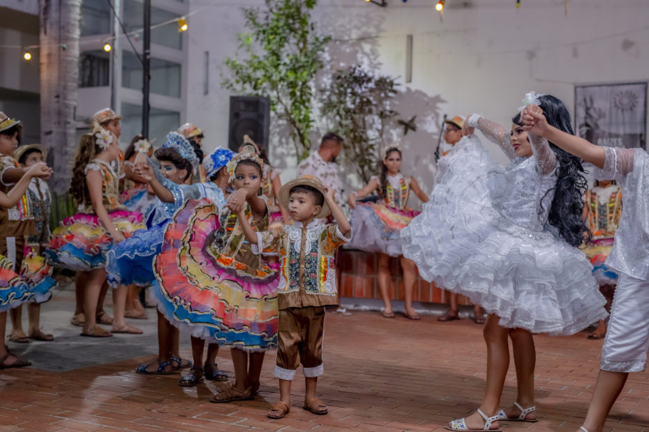 Quadrilha junina Cai Cai Balão